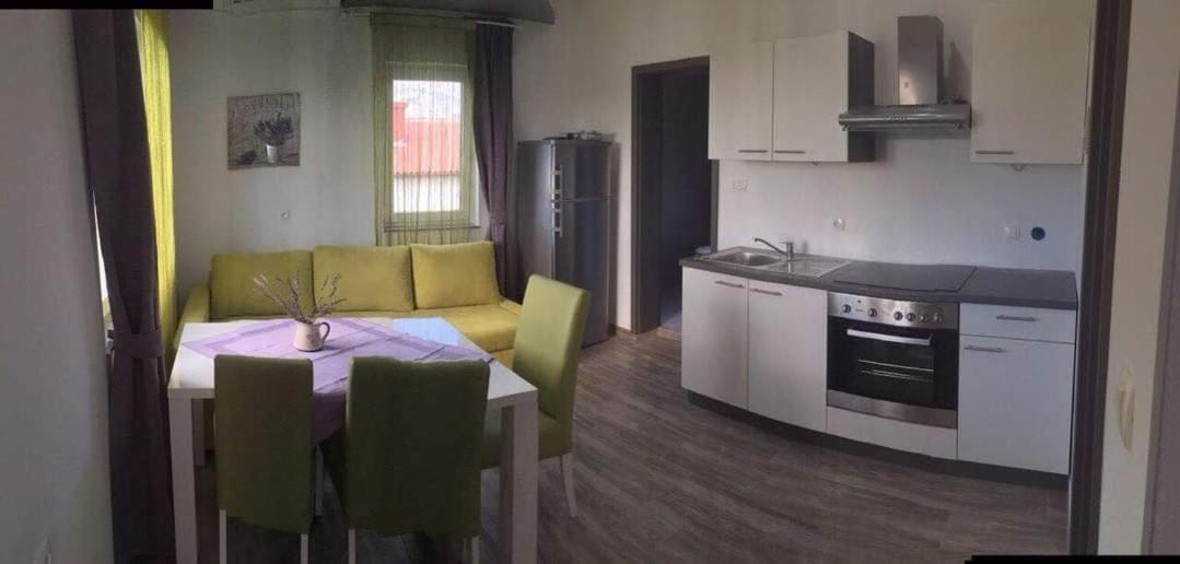 Apartmani Villa Anna Ražanac المظهر الخارجي الصورة